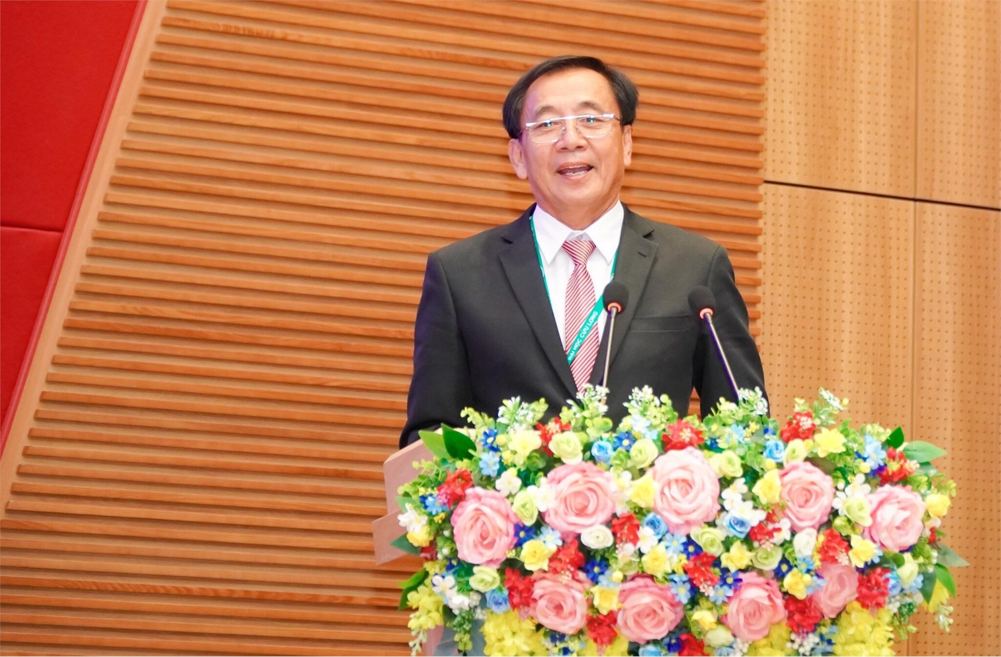 Ông Phankhavong Samlane – Thứ trưởng Bộ Giáo dục và Thể thao CHDCND Lào phát biểu khai mạc Hội nghị