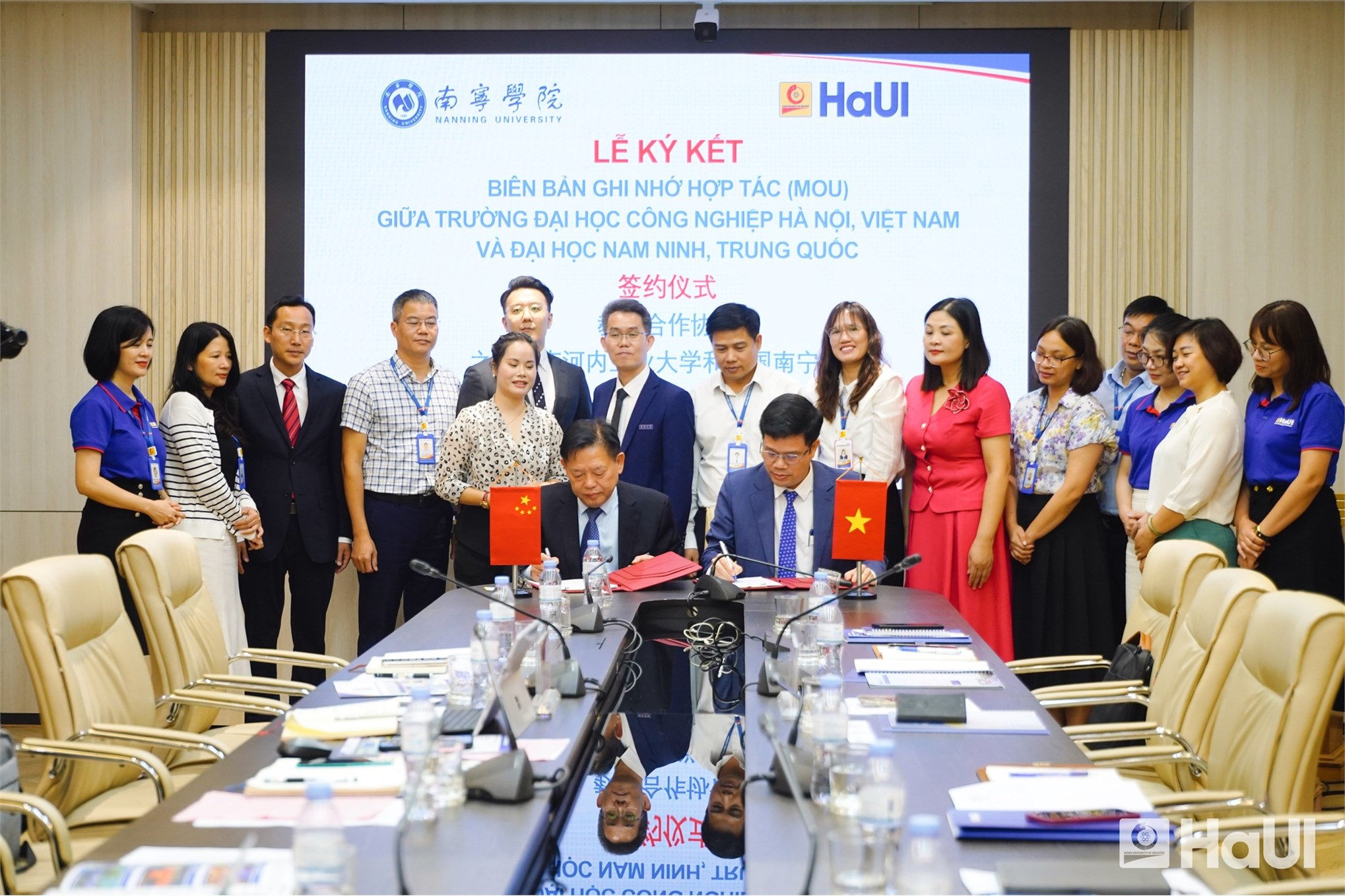 Đại diện hai Trường ký kết Thỏa thuận hợp tác 