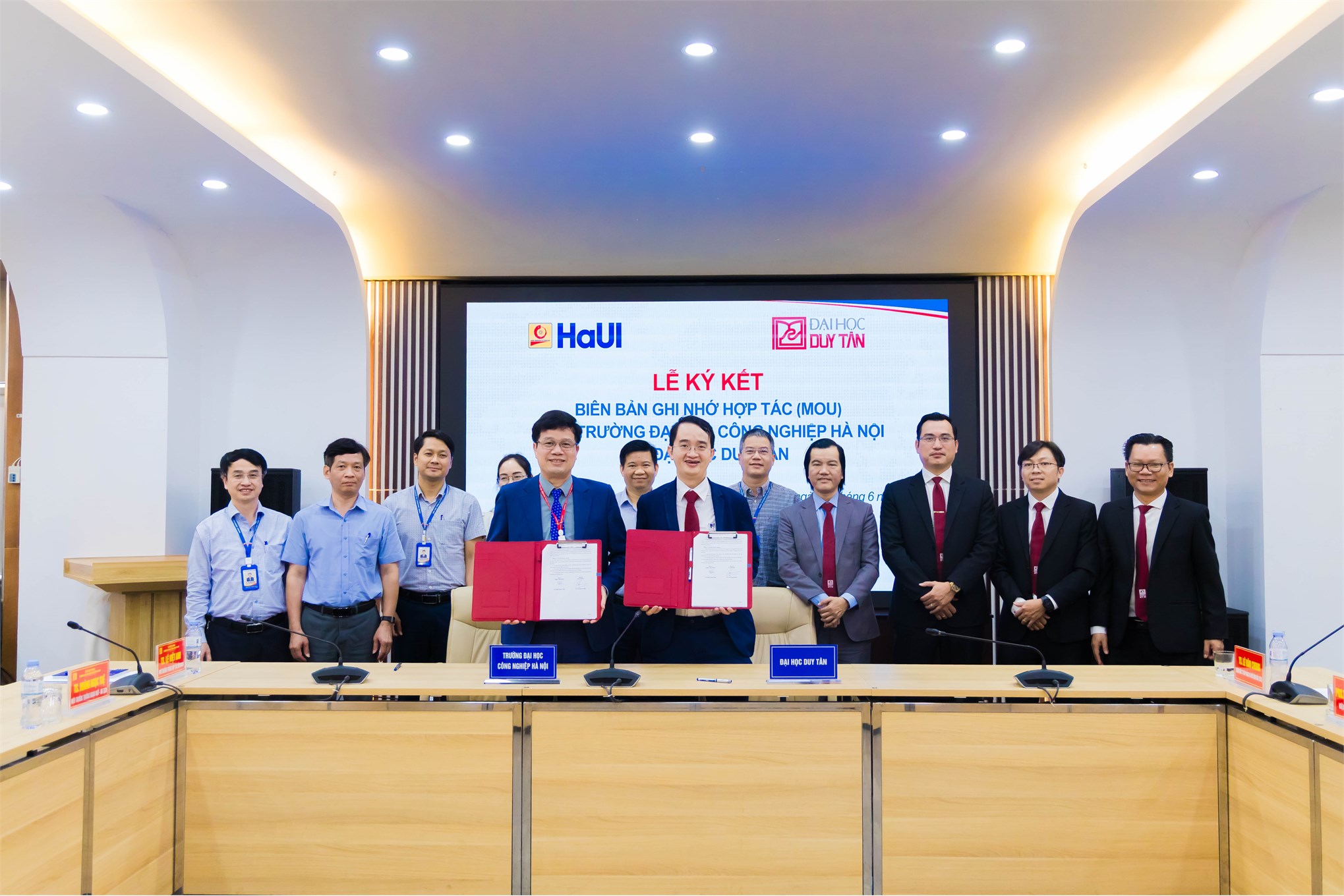 Trường Đại học Công nghiệp Hà Nội và Đại học Duy Tân ký kết hợp tác - đẩy mạnh hợp tác phát triển giáo dục