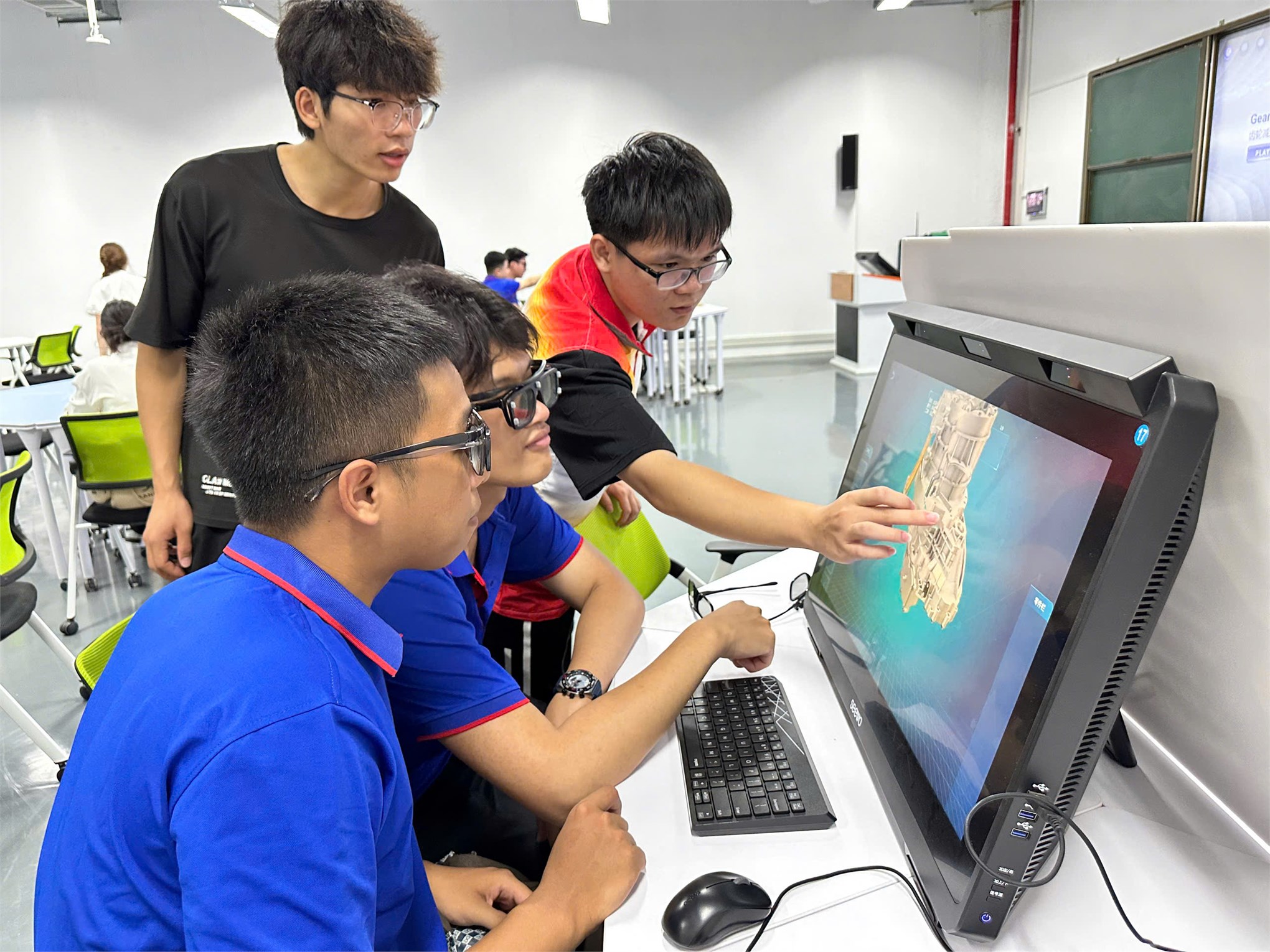 Sinh viên Trường Đại học Công nghiệp Hà Nội tham gia chương trình trao đổi 14 ngày về “ô tô năng lượng mới” tại trường Đại học Khoa học Kỹ thuật Quảng Tây, Trung Quốc
