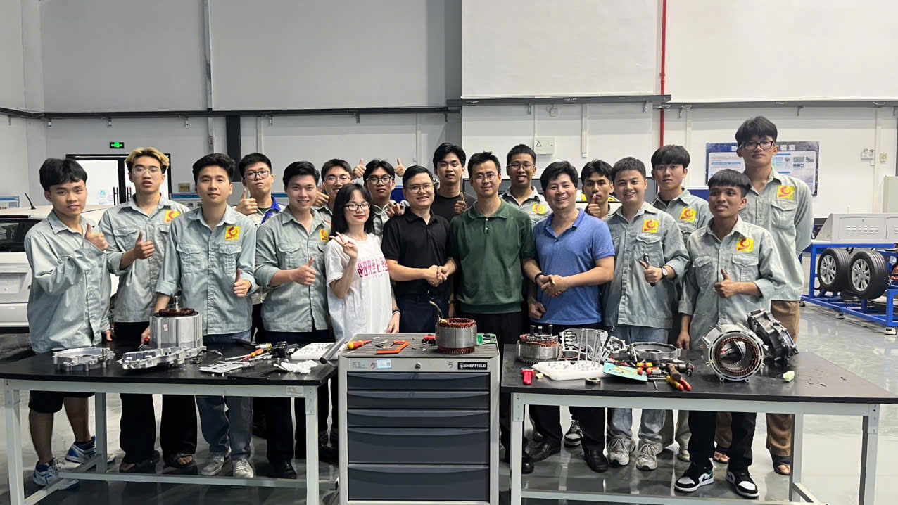 Sinh viên Trường Đại học Công nghiệp Hà Nội tham gia chương trình trao đổi 14 ngày về “ô tô năng lượng mới” tại trường Đại học Khoa học Kỹ thuật Quảng Tây, Trung Quốc