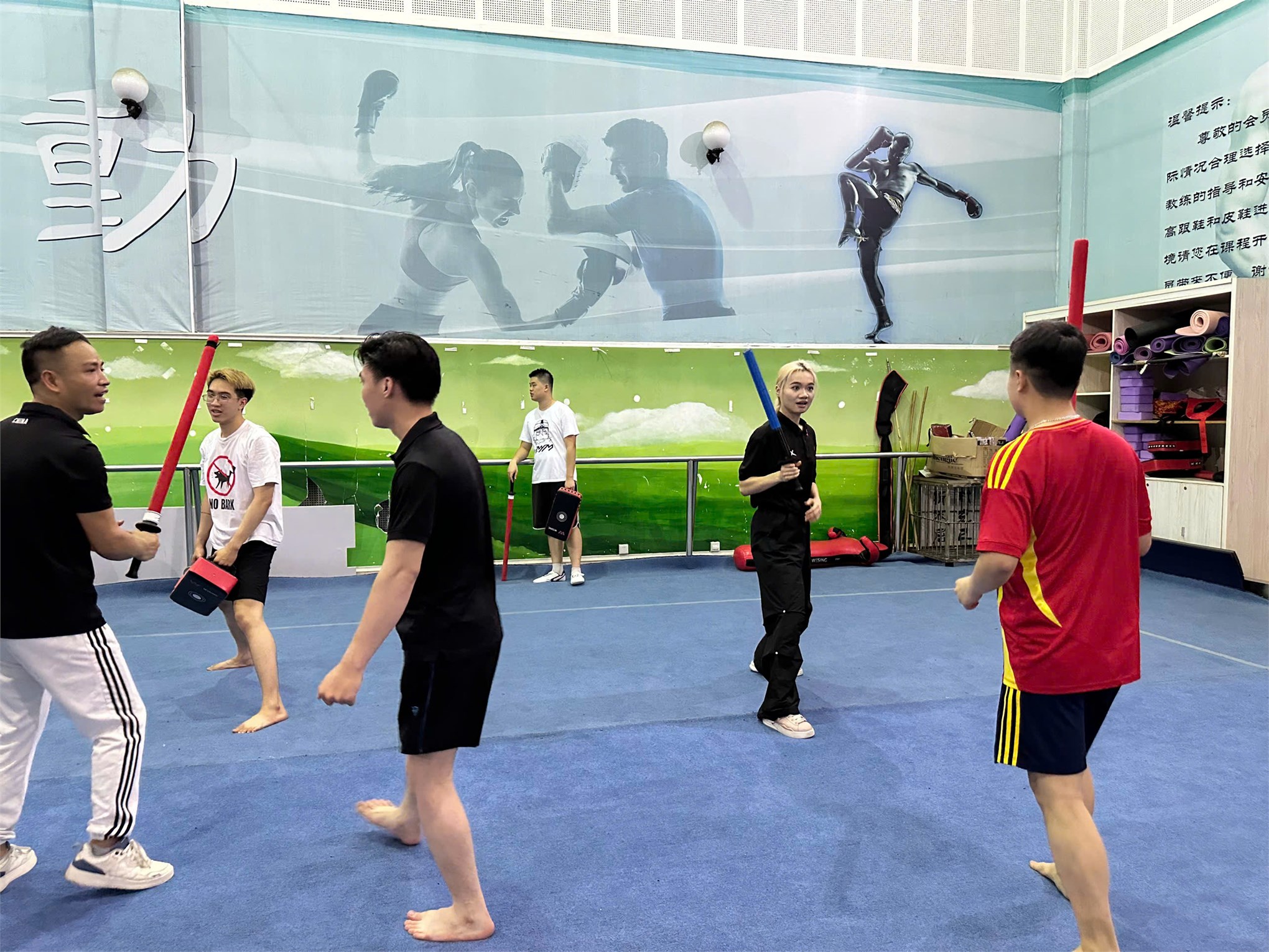 Sinh viên Trường Đại học Công nghiệp Hà Nội tham gia chương trình trao đổi 14 ngày về “ô tô năng lượng mới” tại trường Đại học Khoa học Kỹ thuật Quảng Tây, Trung Quốc