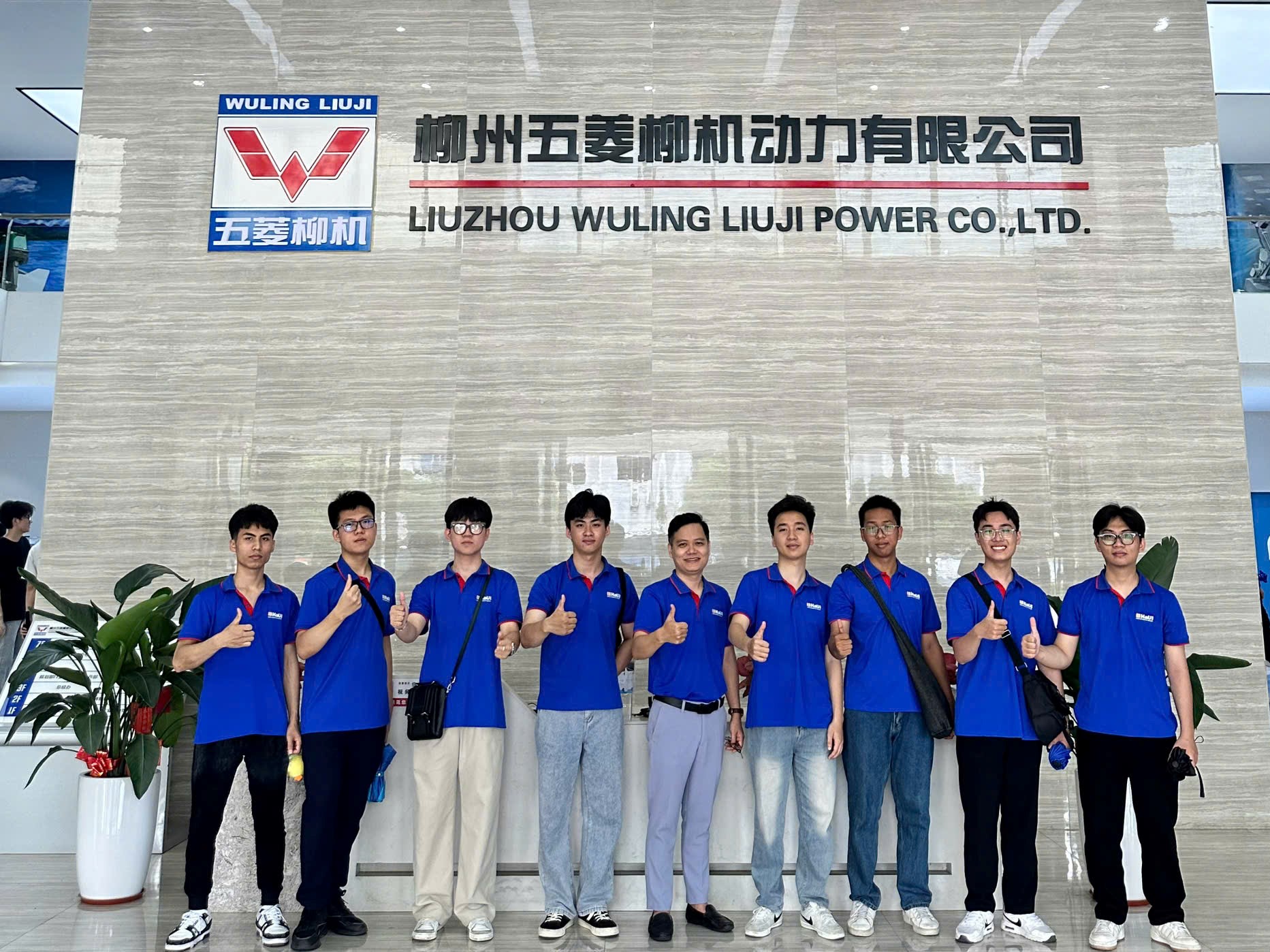 Sinh viên Trường Đại học Công nghiệp Hà Nội tham gia chương trình trao đổi 14 ngày về “ô tô năng lượng mới” tại trường Đại học Khoa học Kỹ thuật Quảng Tây, Trung Quốc