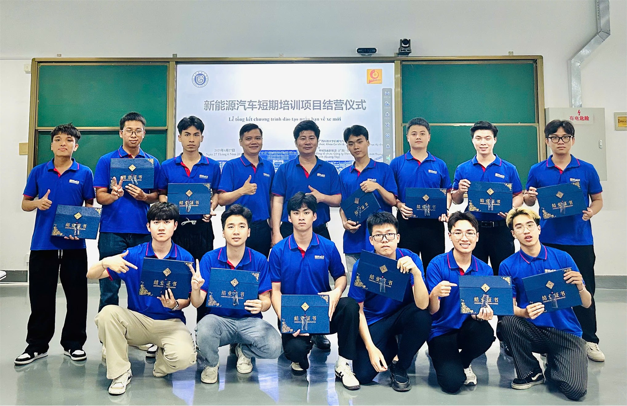 Sinh viên Trường Đại học Công nghiệp Hà Nội tham gia chương trình trao đổi 14 ngày về “ô tô năng lượng mới” tại trường Đại học Khoa học Kỹ thuật Quảng Tây, Trung Quốc