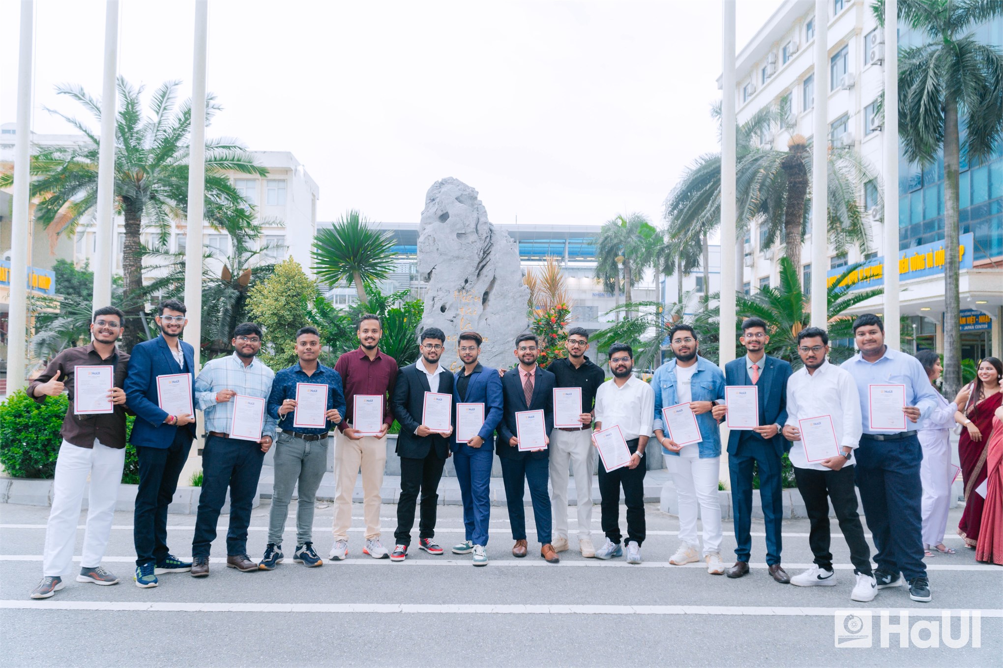 Hành trình kết nối văn hóa - tri thức: Chương trình trao đổi giữa Đại học JIS, Ấn Độ và Trường Đại học Công nghiệp Hà Nội kết thúc trong niềm lưu luyến