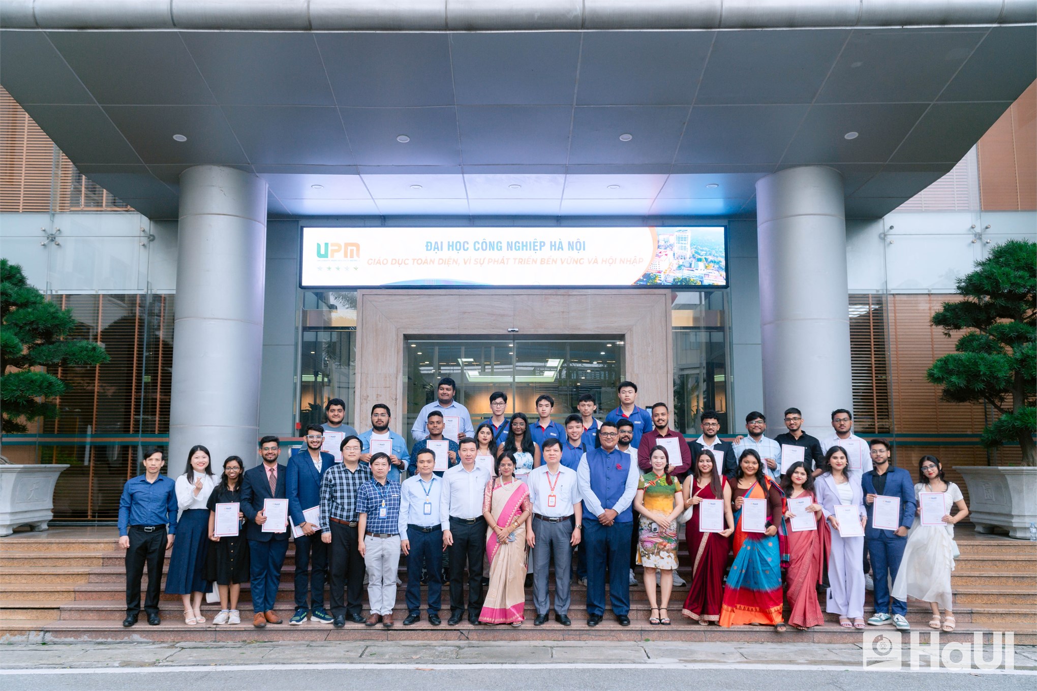 Hành trình kết nối văn hóa - tri thức: Chương trình trao đổi giữa Đại học JIS, Ấn Độ và Trường Đại học Công nghiệp Hà Nội kết thúc trong niềm lưu luyến