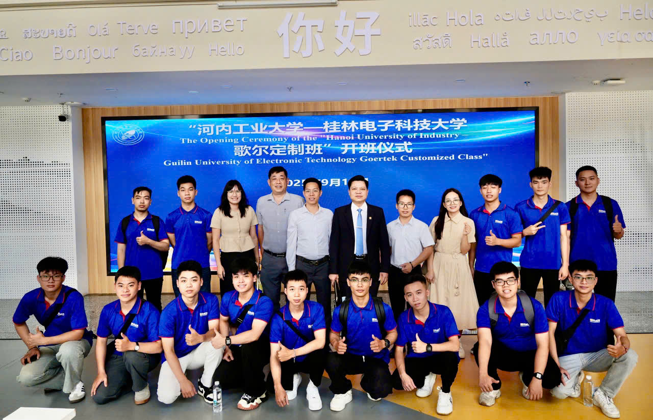 Khởi Động Hành Trình Mới: 14 Sinh viên Ngành Điện - Điện tử chính thức khai giảng chương trình trao đổi tại Trung Quốc theo mô hình hợp tác Trường - Trường - Doanh nghiệp