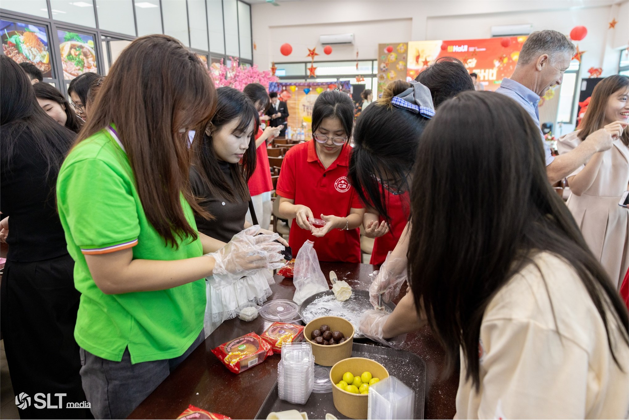 Trường Đại học Công nghiệp Hà Nội mang tết Trung thu ấm áp cho sinh viên quốc tế