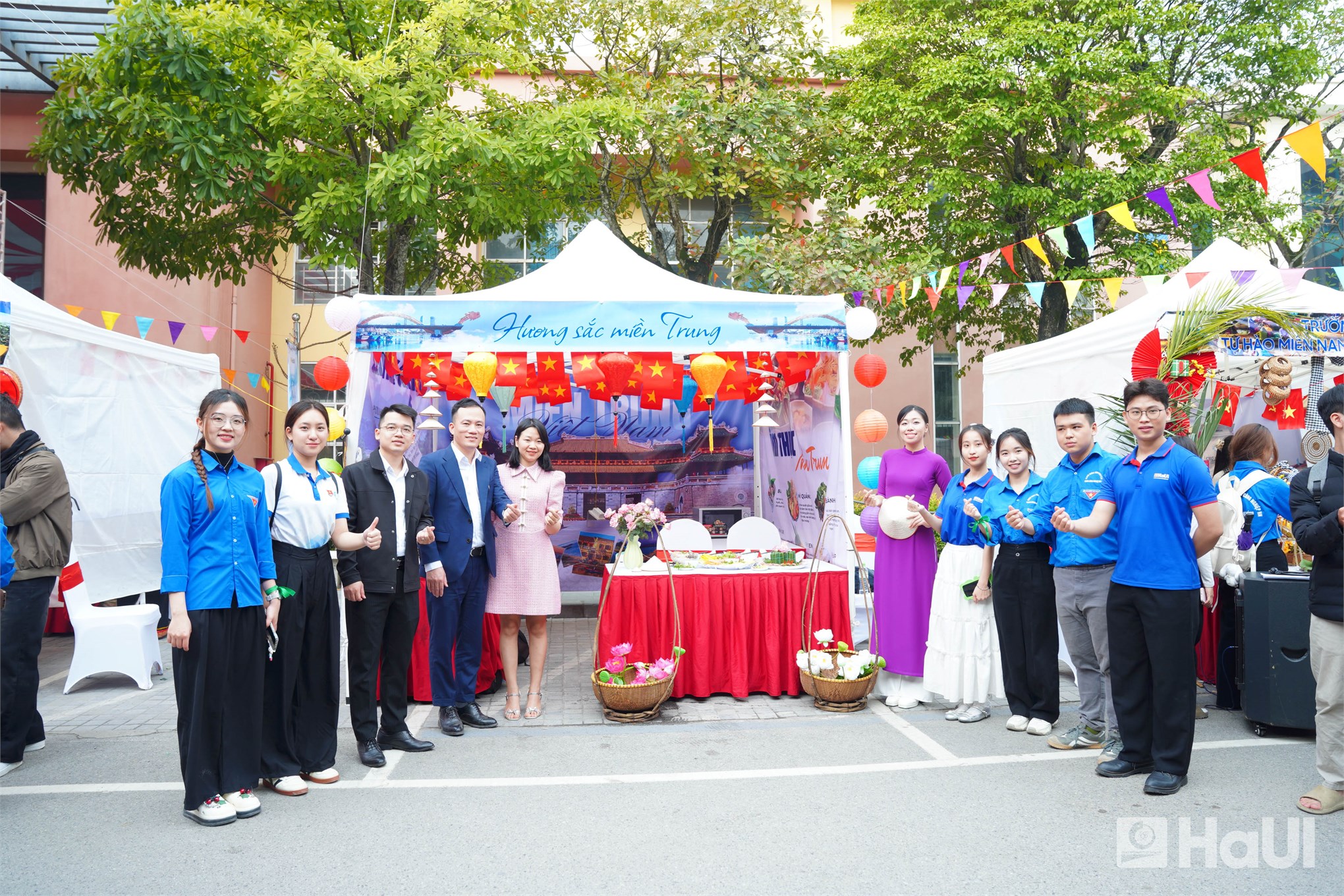 Giao lưu văn hóa sinh viên quốc tế - Một ngày rực rỡ sắc màu tại HaUI