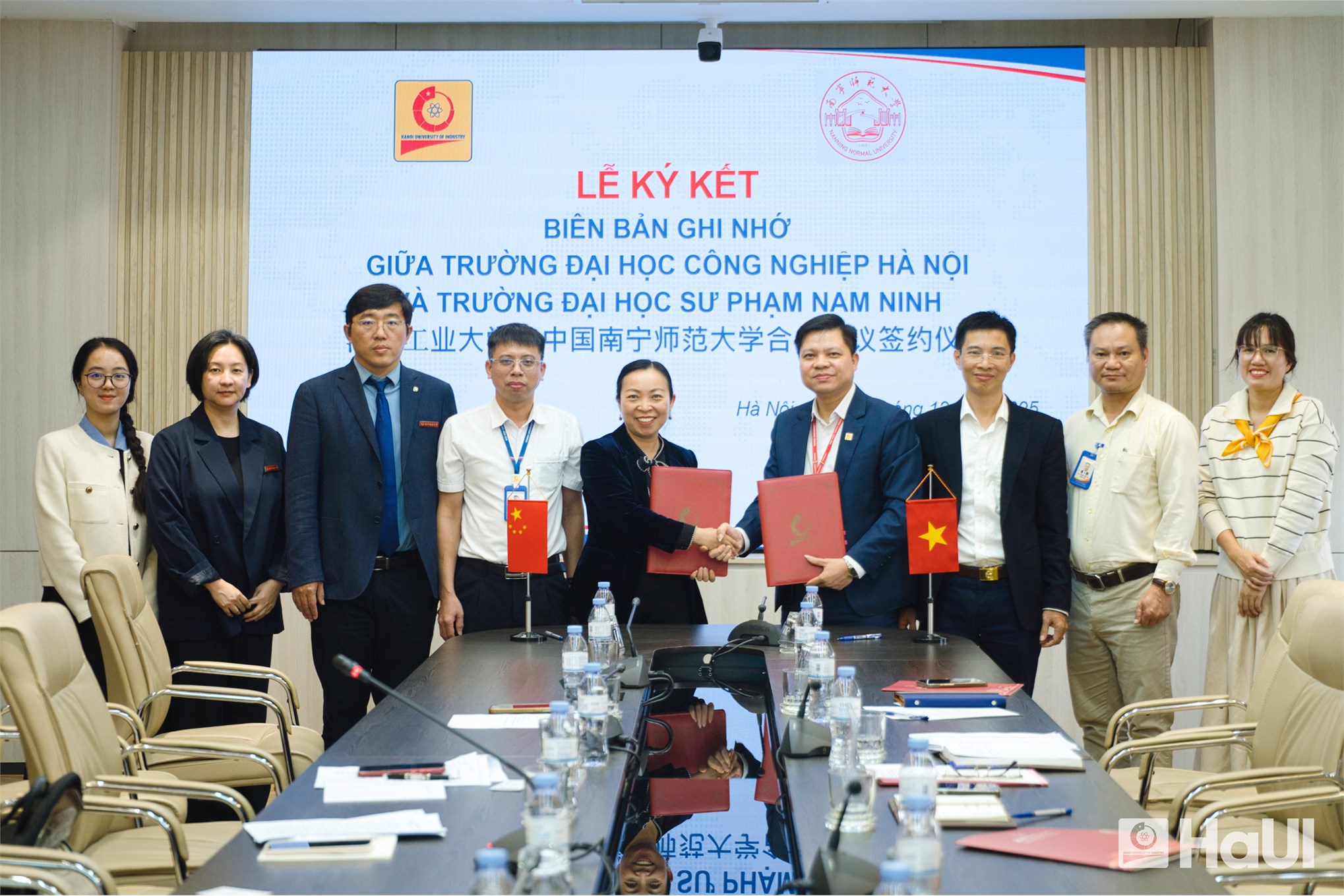 Ký kết biên bản hợp tác với Đại học Sư phạm Nam Ninh, Trung Quốc