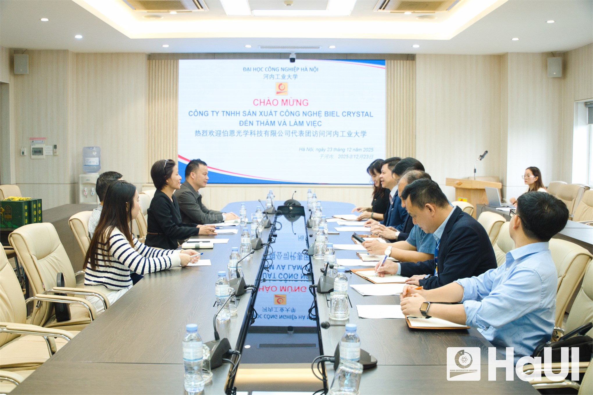 Tiếp đón và làm việc với Công ty TNHH Sản xuất Công nghệ Biel Crystal