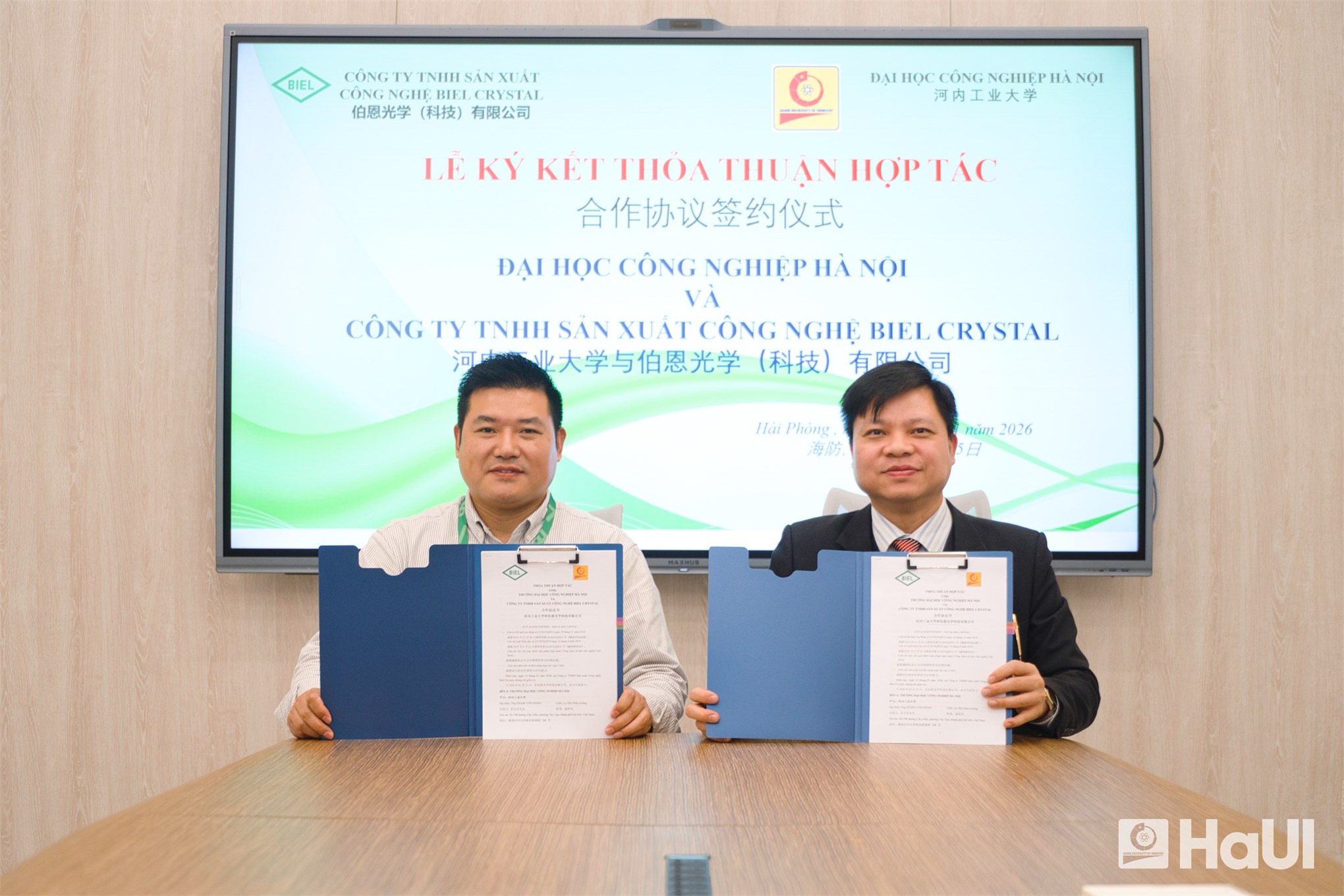 Đại học Công nghiệp Hà Nội ký kết thỏa thuận hợp tác với Biel Crystal