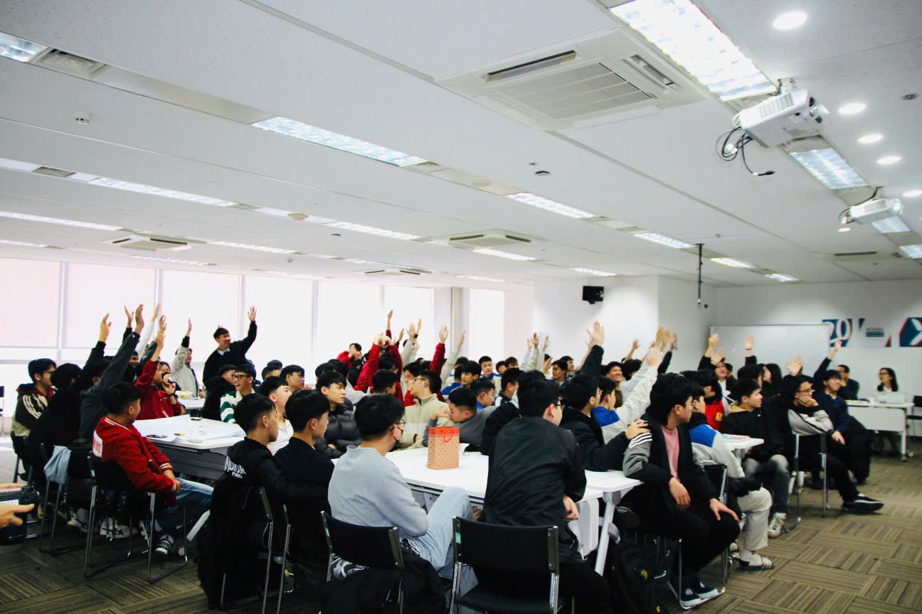 Sinh viên HaUI trải nghiệm thực tế tại Công ty TNHH Nissan Automotive Technology Việt Nam