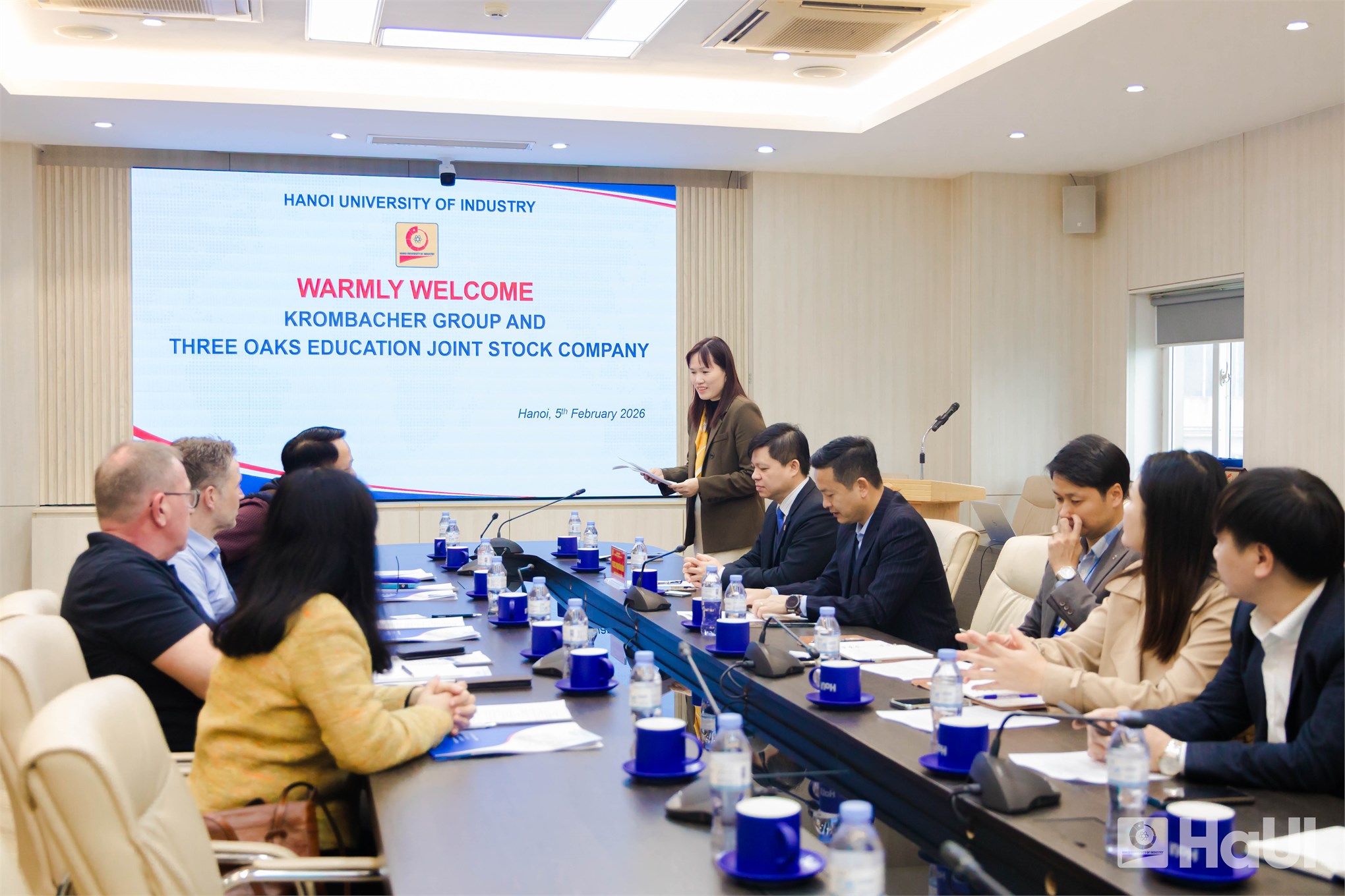 Tập đoàn Krombacher và Công ty CP Giáo dục Ba Cây Sồi đến thăm và làm việc tại HaUI