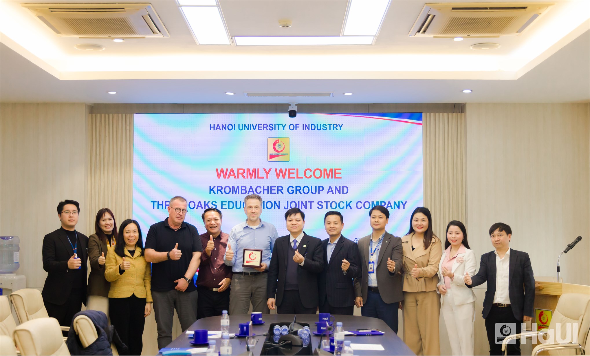Tập đoàn Krombacher và Công ty CP Giáo dục Ba Cây Sồi đến thăm và làm việc tại HaUI