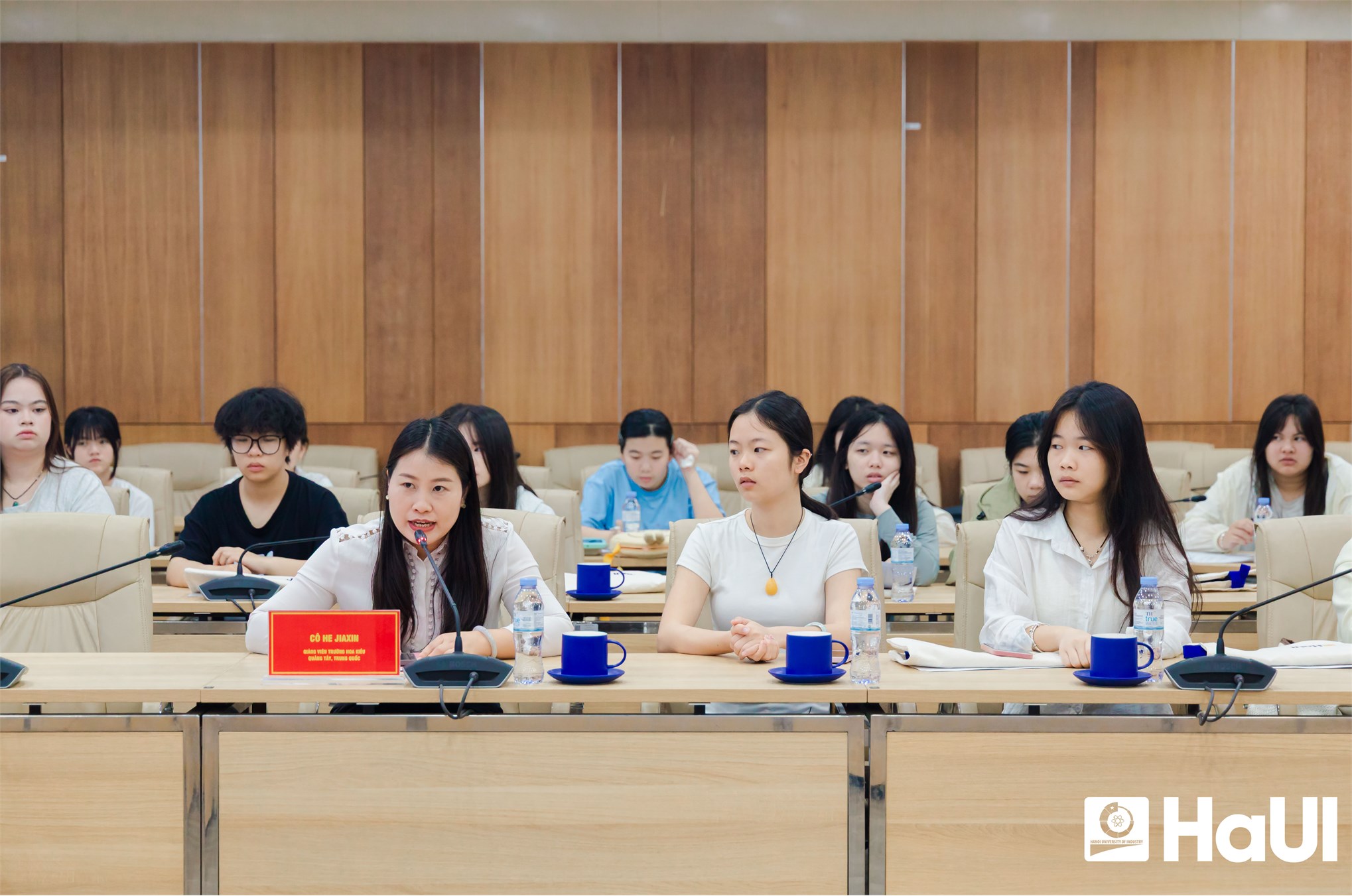 52 học sinh Trường Hoa Kiều Quảng Tây (Trung Quốc) đến trao đổi học tập tại HaUI