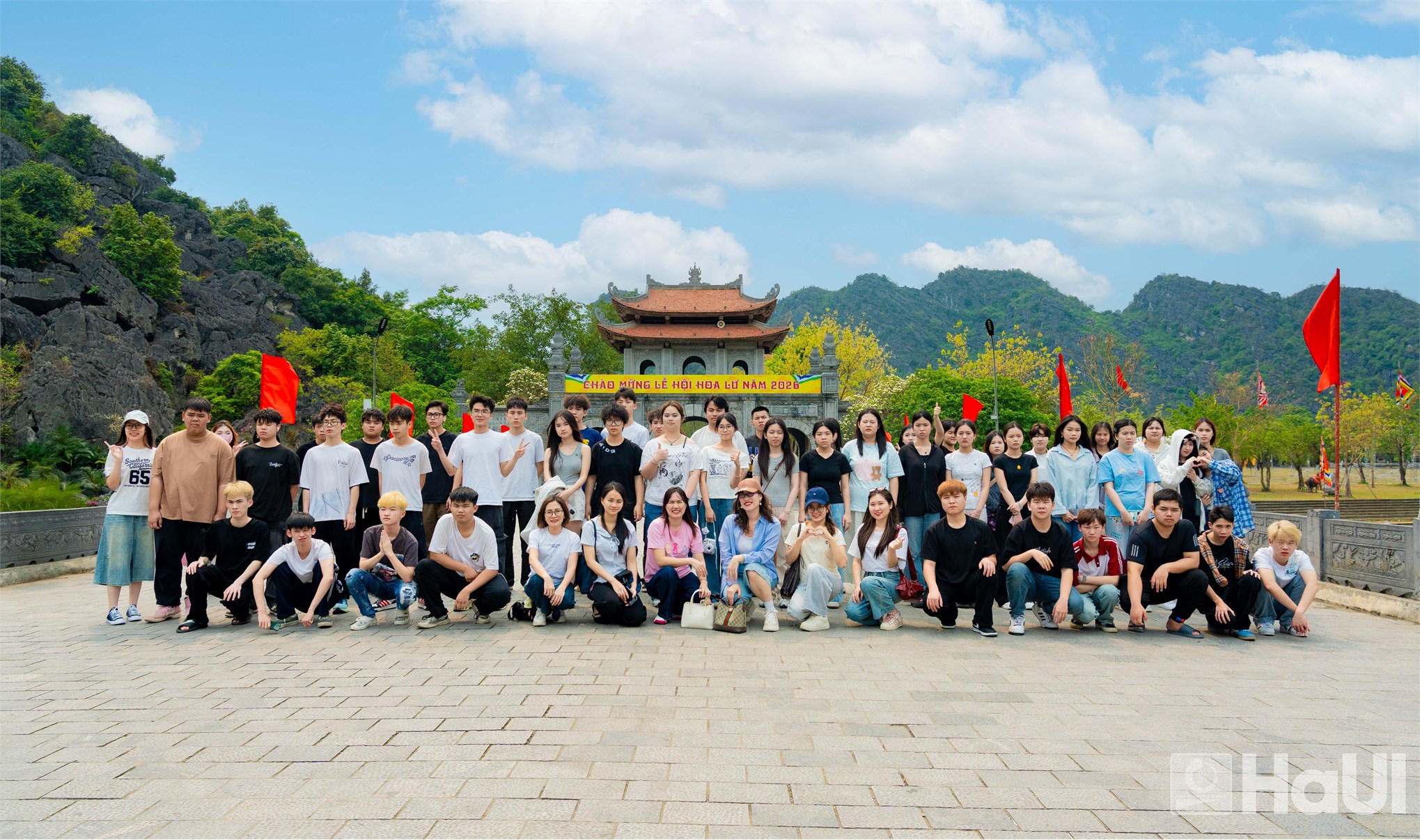 Học sinh Trường Hoa Kiều Quảng Tây (Trung Quốc) hào hứng trải nghiệm hoạt động ngoại khóa tại Ninh Bình