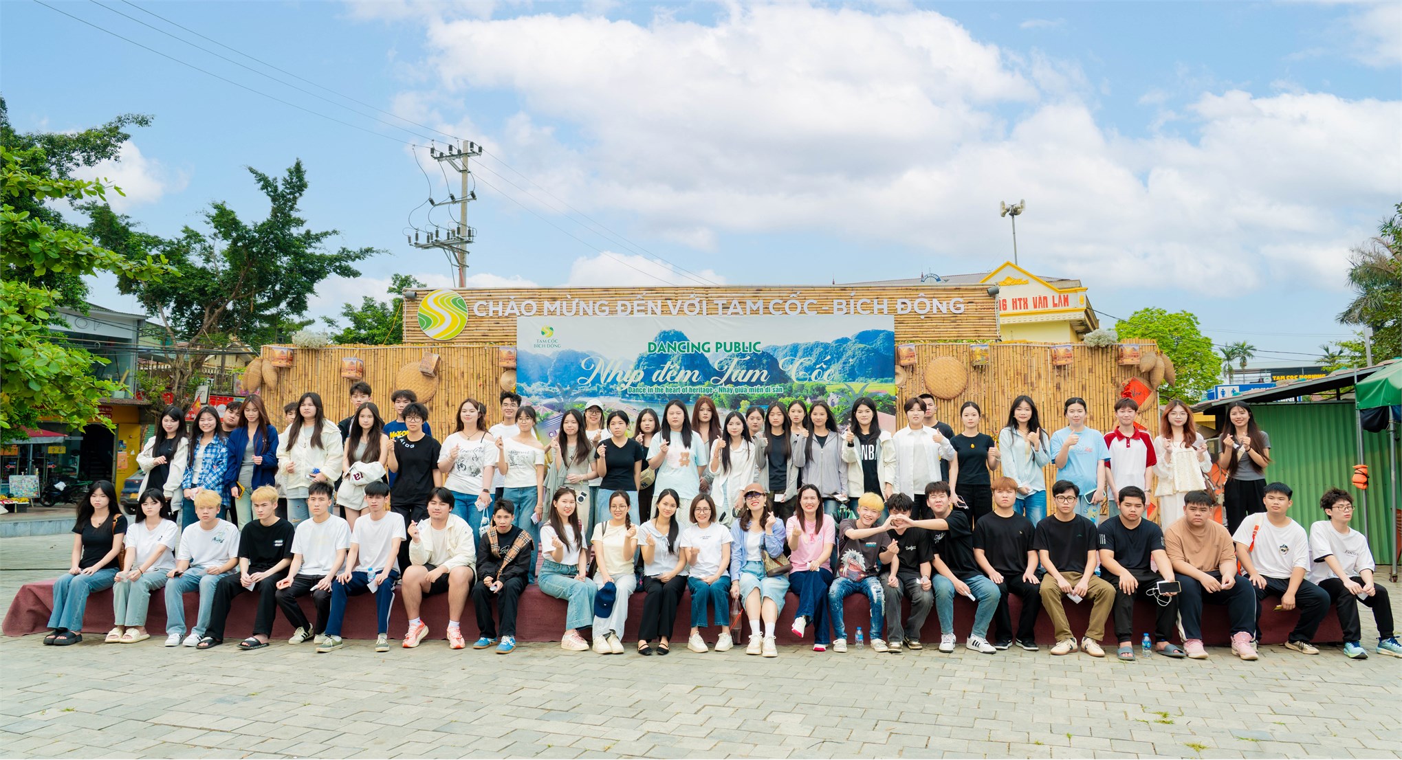 Học sinh Trường Hoa Kiều Quảng Tây (Trung Quốc) hào hứng trải nghiệm hoạt động ngoại khóa tại Ninh Bình