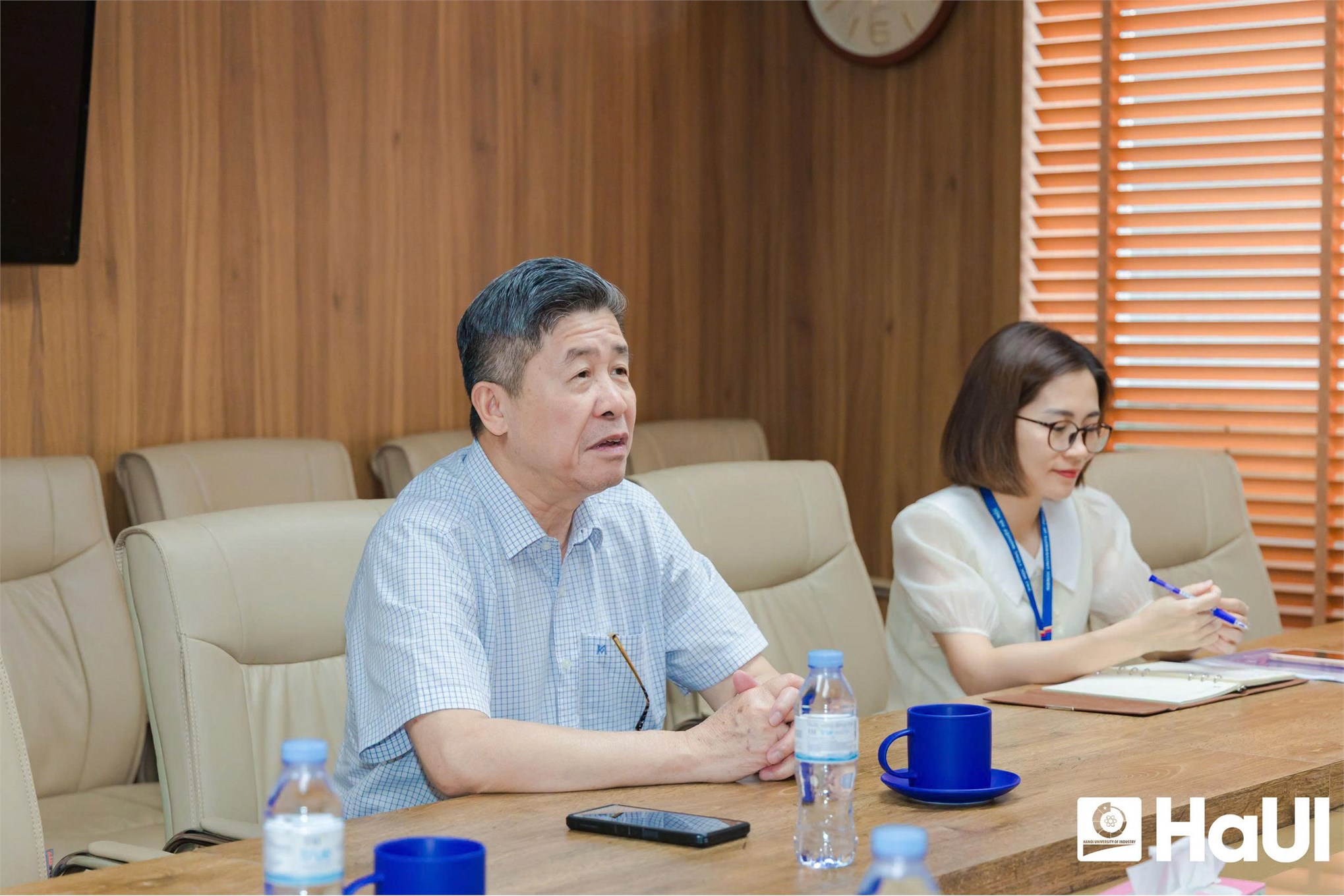 Hiệu trưởng tiếp và làm việc với ngài Khamtanh Somvong, tham tán Văn hóa Giáo dục Đại sứ quán Lào nhân dịp kết thúc nhiệm kỳ