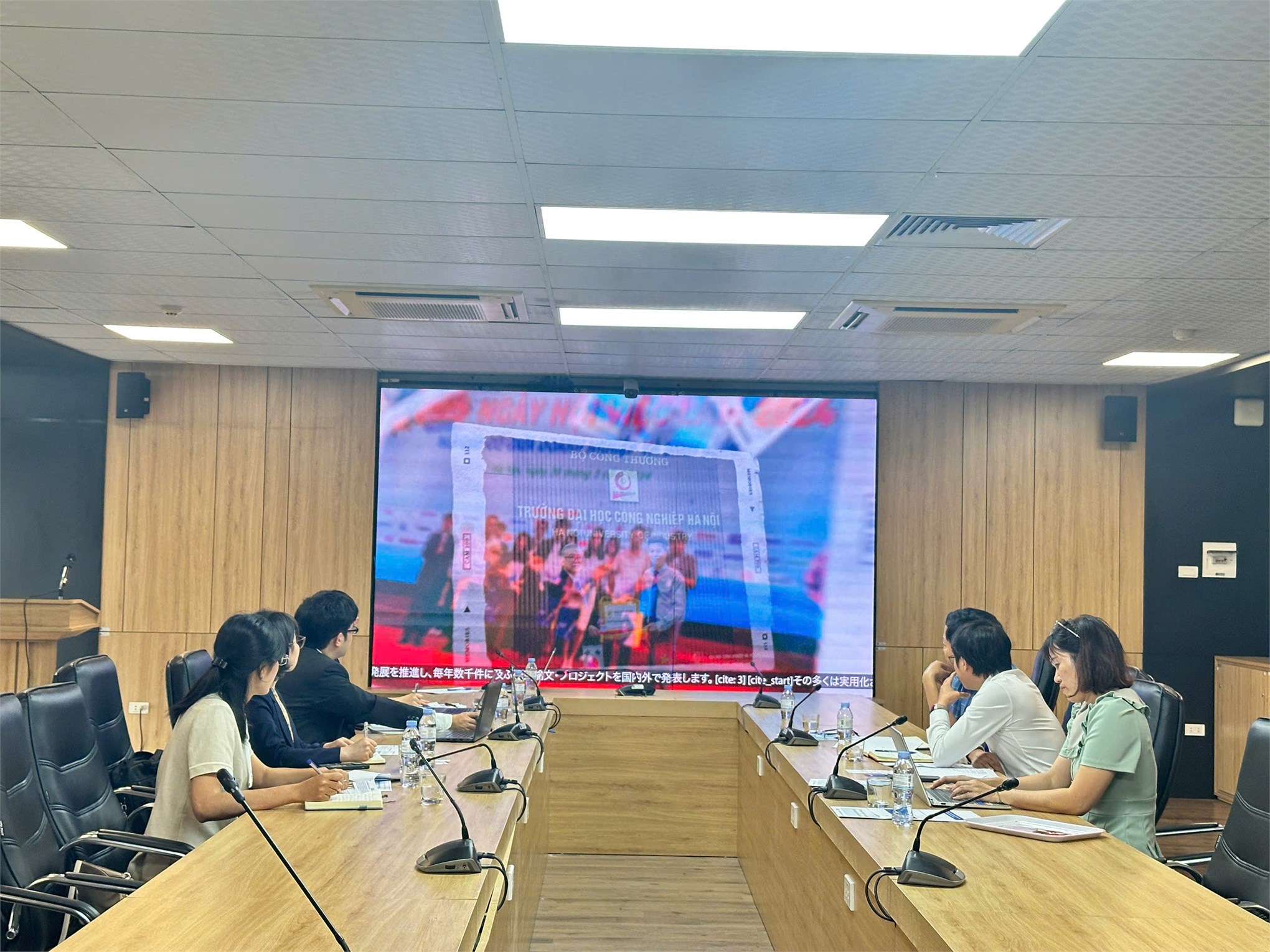Đại học Công nghiệp Hà Nội tiếp đón và làm việc với Văn phòng JETRO và Công ty Cổ phần Đầu tư VJC, Nhật Bản