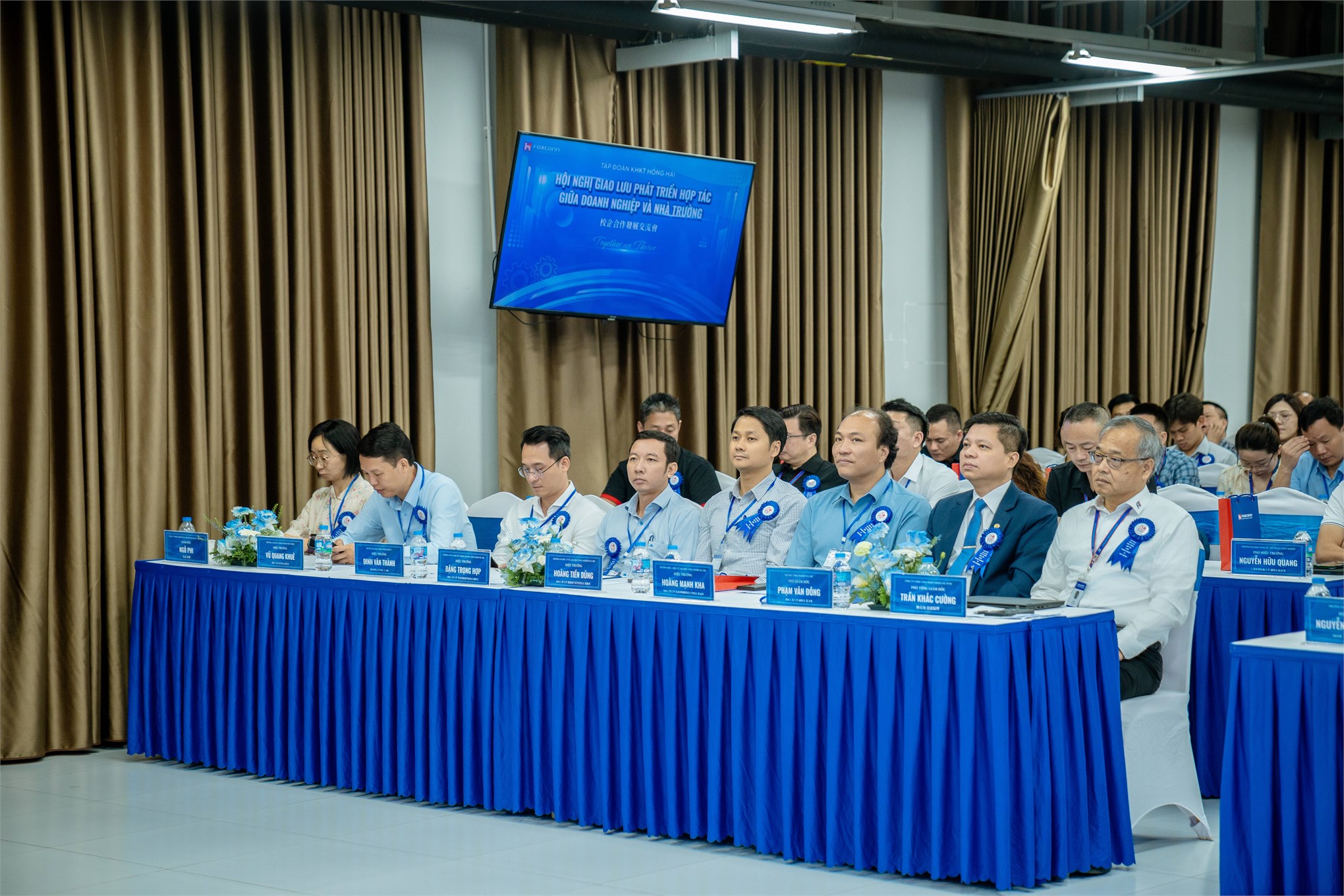 HaUI tham dự Hội nghị giao lưu phát triển hợp tác doanh nghiệp và đại học tại Foxconn