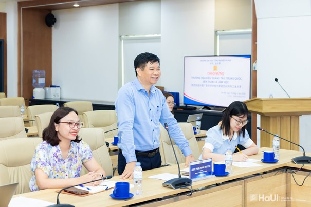 Đón tiếp đoàn cán bộ Trường Hoa Kiều Quảng Tây, Trung Quốc