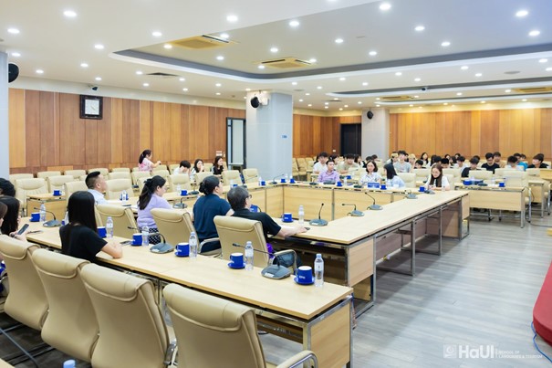 Đón tiếp đoàn cán bộ Trường Hoa Kiều Quảng Tây, Trung Quốc