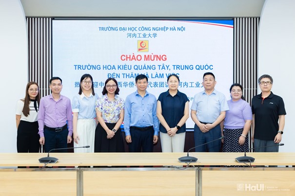 Đón tiếp đoàn cán bộ Trường Hoa Kiều Quảng Tây, Trung Quốc