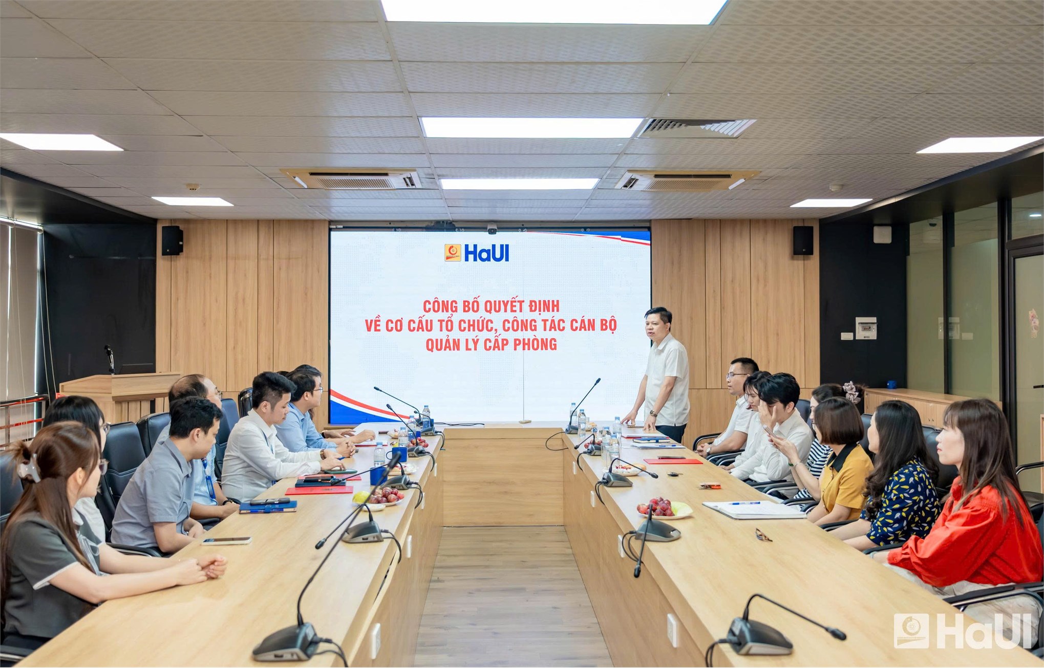 Công bố quyết định về cơ cấu tổ chức, công tác cán bộ quản lý cấp phòng của Ban Hợp tác đối ngoại và Ban Khoa học, Công nghệ và Đổi mới sáng tạo