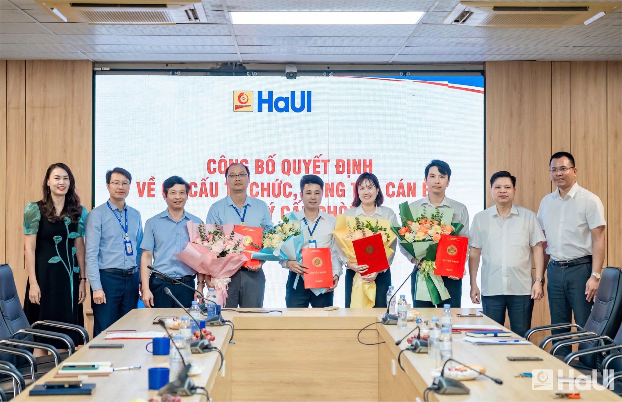 Công bố quyết định về cơ cấu tổ chức, công tác cán bộ quản lý cấp phòng của Ban Hợp tác đối ngoại và Ban Khoa học, Công nghệ và Đổi mới sáng tạo