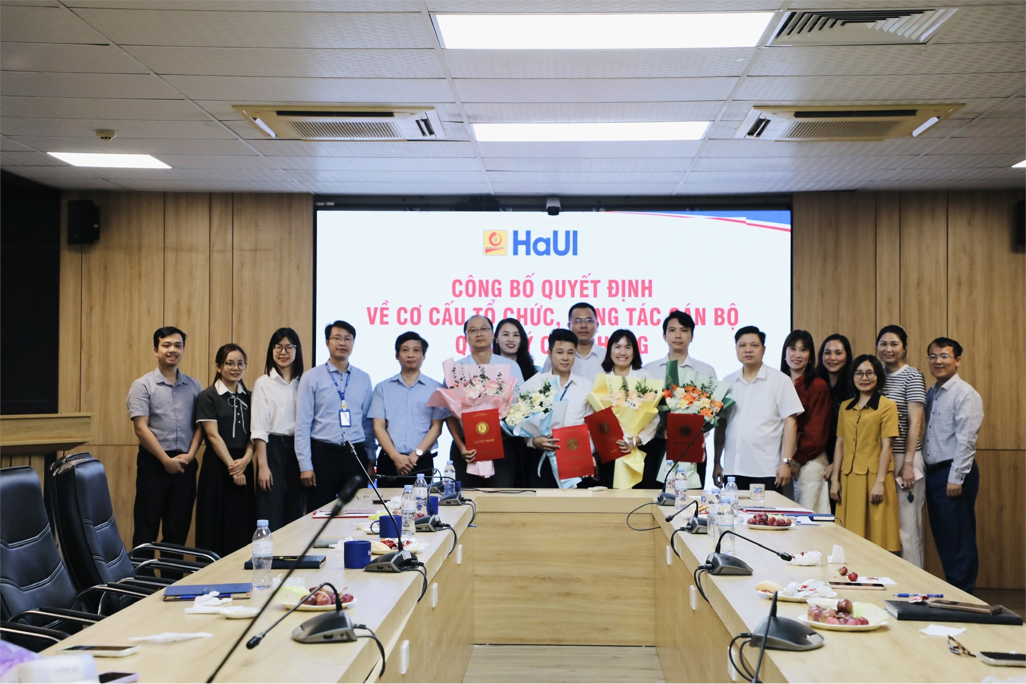 Công bố quyết định về cơ cấu tổ chức, công tác cán bộ quản lý cấp phòng của Ban Hợp tác đối ngoại và Ban Khoa học, Công nghệ và Đổi mới sáng tạo