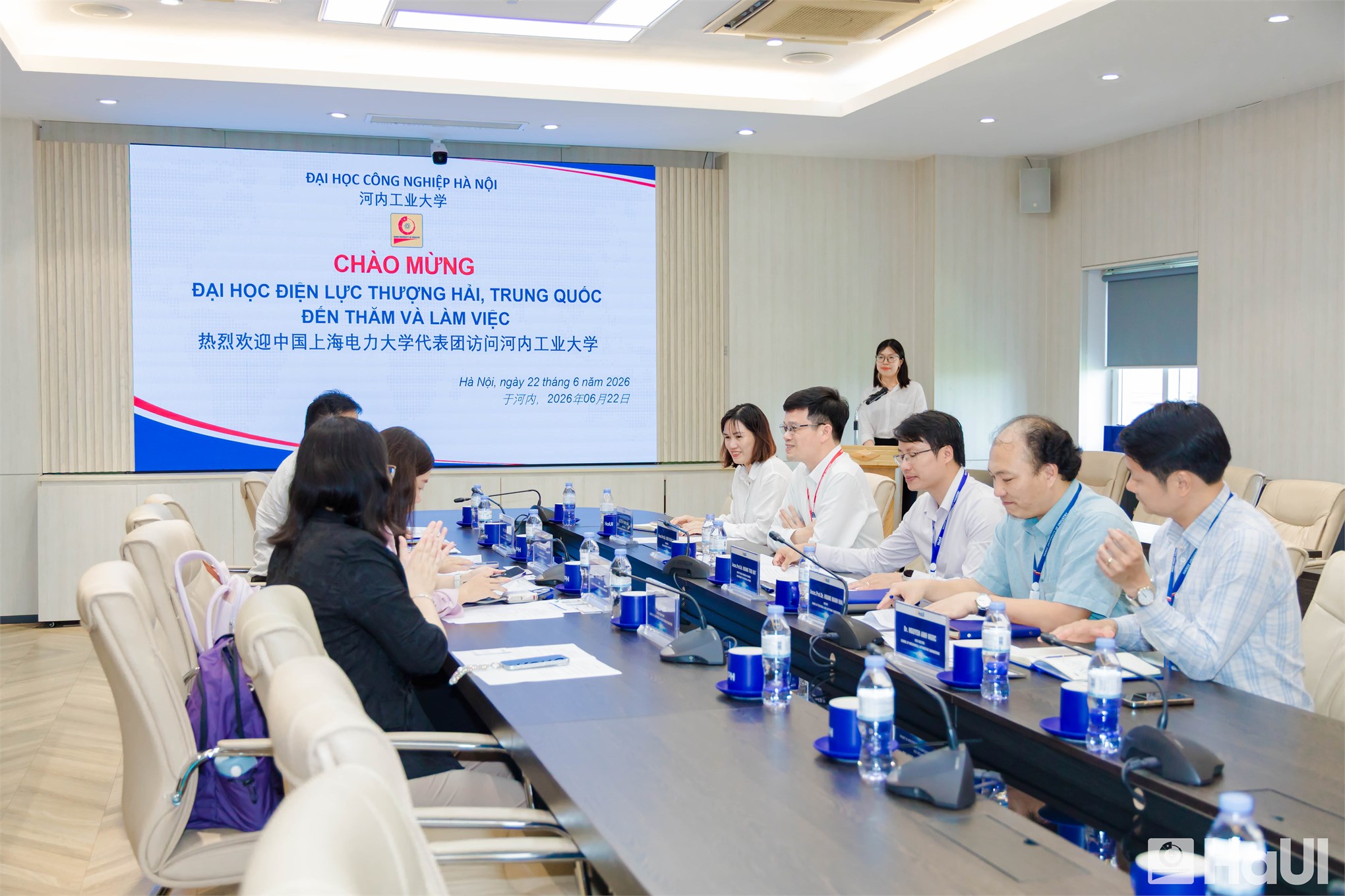 Đại học Công nghiệp Hà Nội tiếp đoàn công tác Đại học Điện lực Thượng Hải (Trung Quốc)
