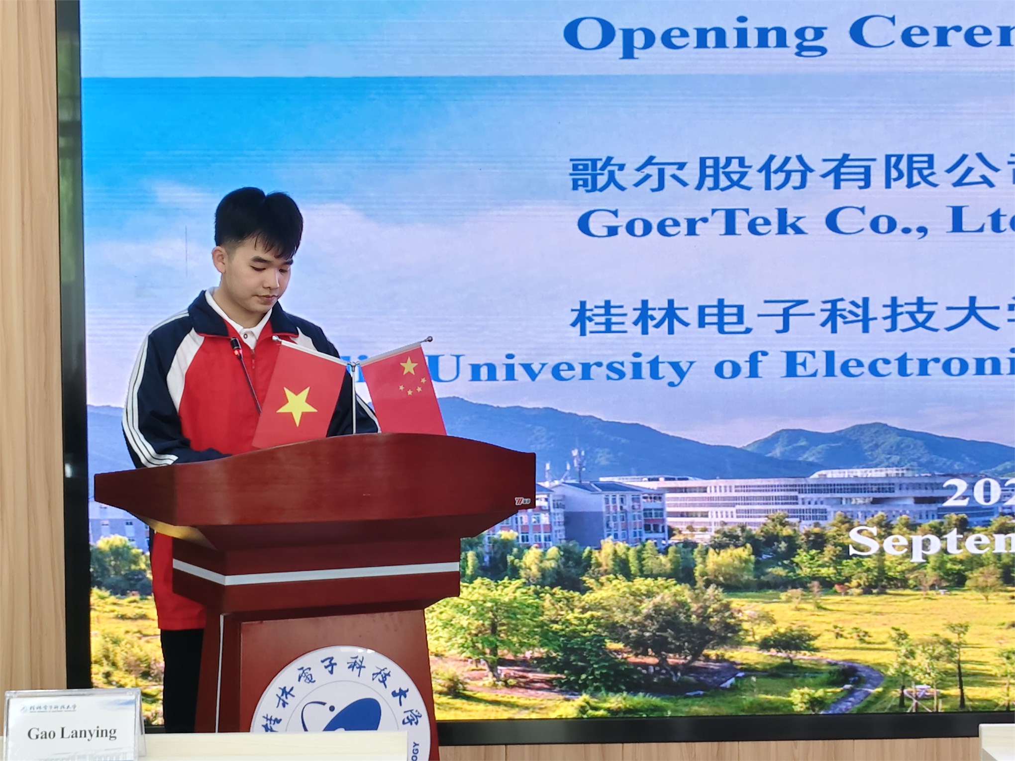 11 sinh viên HaUI bắt đầu hành trình học tập tại Đại học KHKT Điện tử Quế Lâm