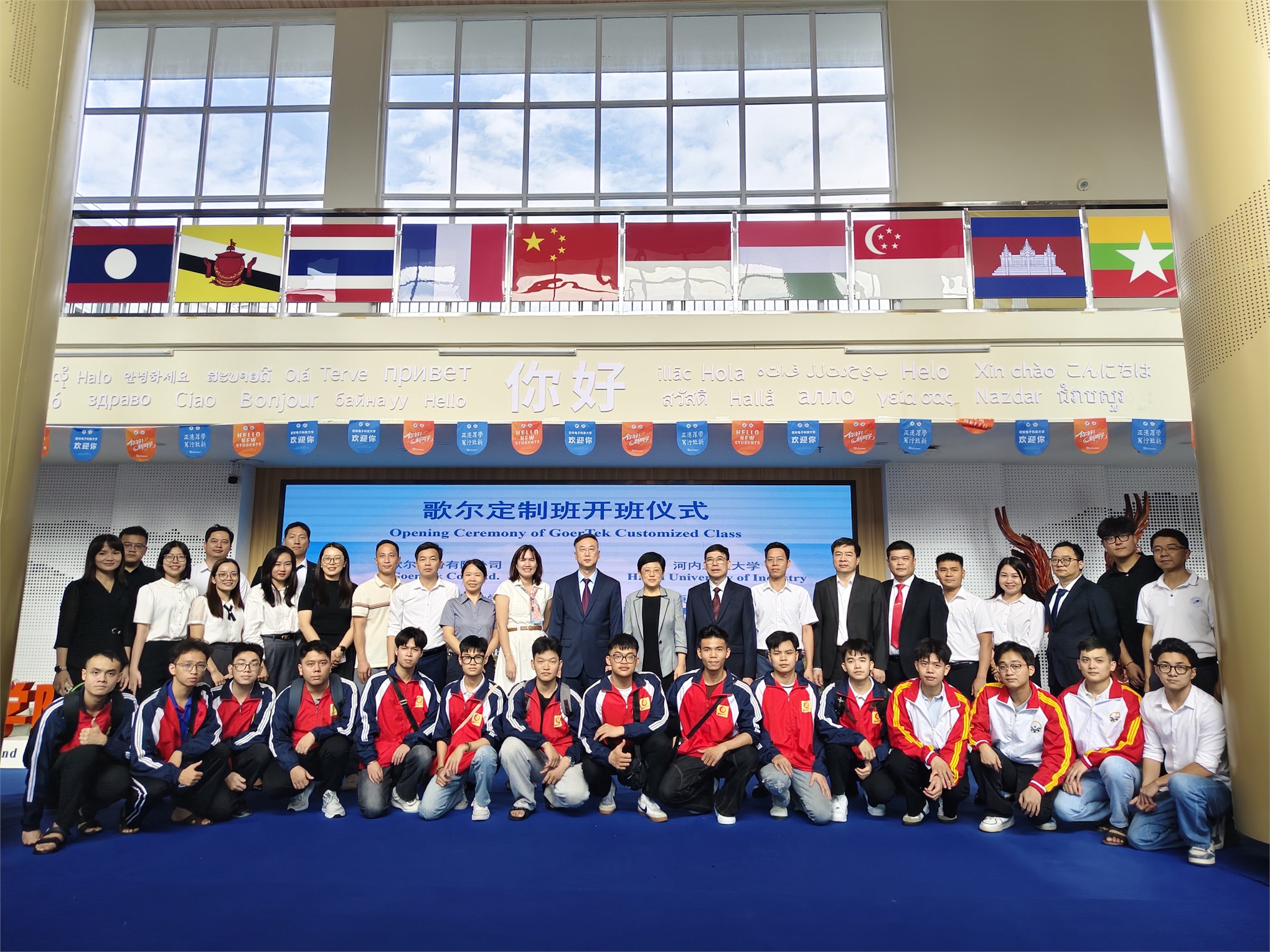 11 sinh viên HaUI bắt đầu hành trình học tập tại Đại học KHKT Điện tử Quế Lâm