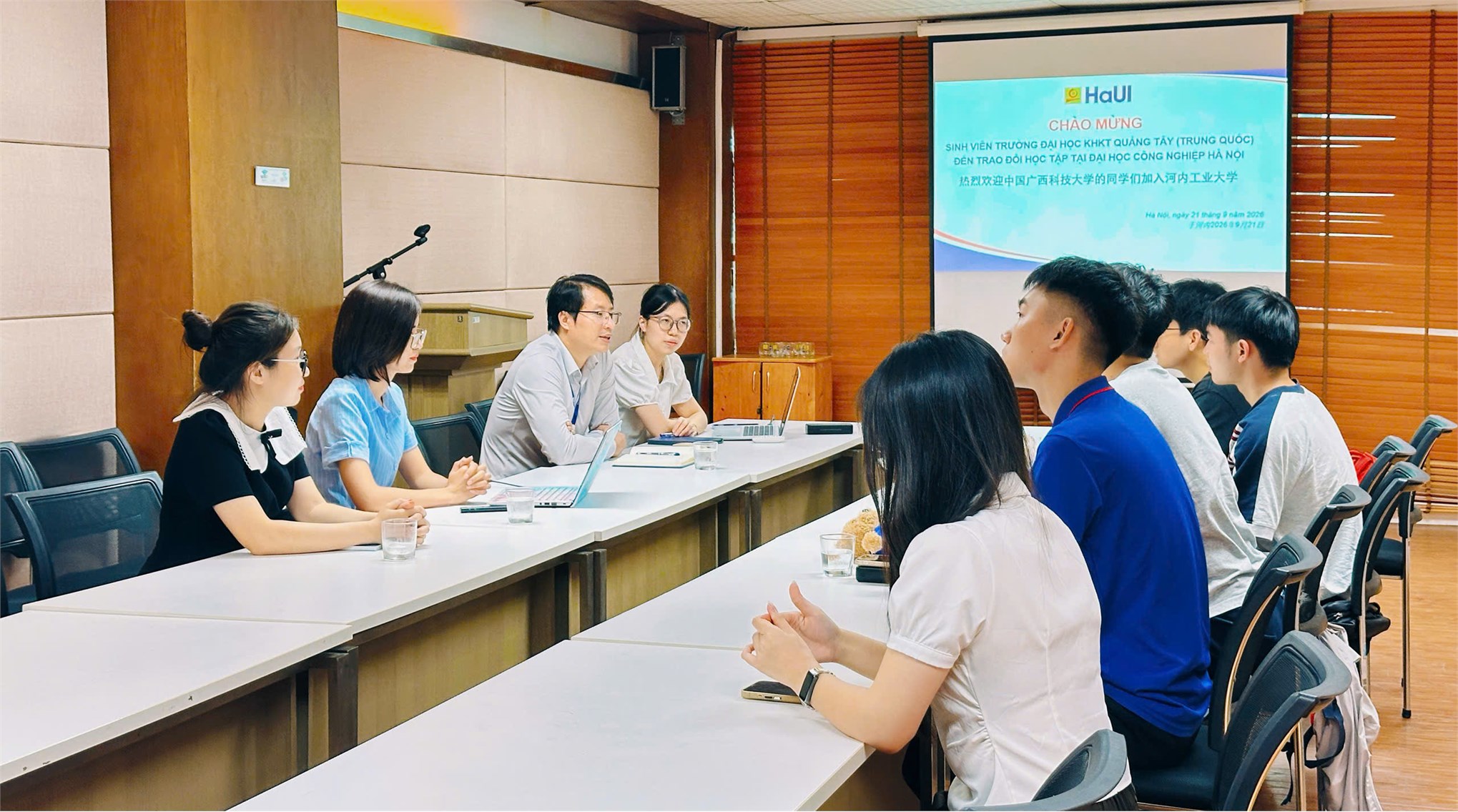 Đại học Công nghiệp Hà Nội chào đón sinh viên Đại học Khoa học Kỹ thuật Quảng Tây (Trung Quốc) sang trao đổi học tập