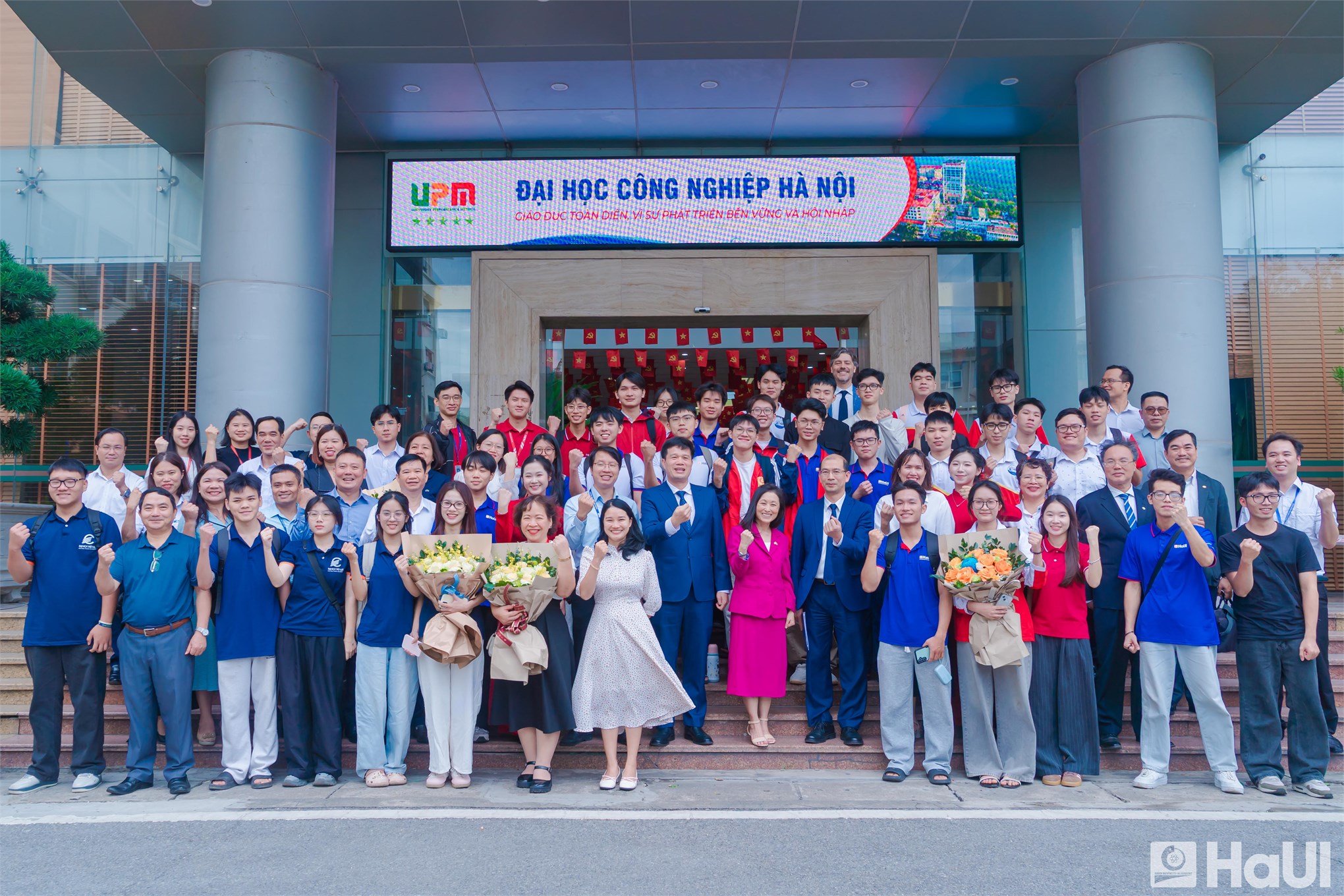 Khai giảng Dự án NeoTECH English Works tại Đại học Công nghiệp Hà Nội 2026-2027