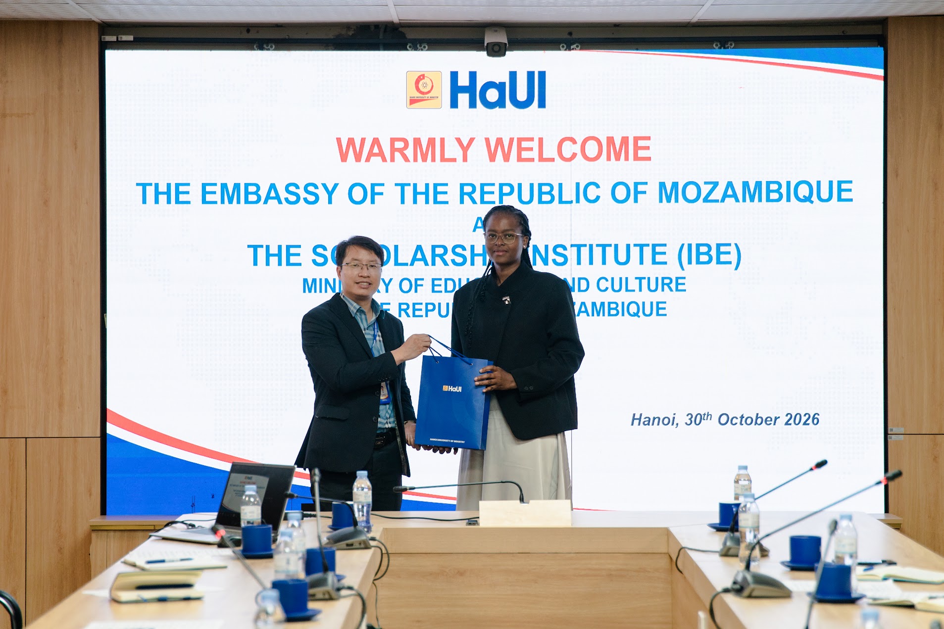 Đại học Công nghiệp Hà Nội tiếp đón đoàn đại sứ quán Mô-dăm-bích và Bộ Giáo dục & Văn hóa Mô-dăm-bích