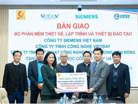 Đại học Công nghiệp Hà Nội nhận bàn giao bộ phần mềm thiết kế, lập trình và thiết bị đào tạo hãng Siemens tài trợ