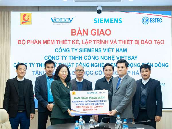 Đại học Công nghiệp Hà Nội nhận bàn giao bộ phần mềm thiết kế, lập trình và thiết bị đào tạo hãng Siemens tài trợ