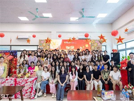 Trường Đại học Công nghiệp Hà Nội mang tết Trung thu ấm áp cho sinh viên quốc tế