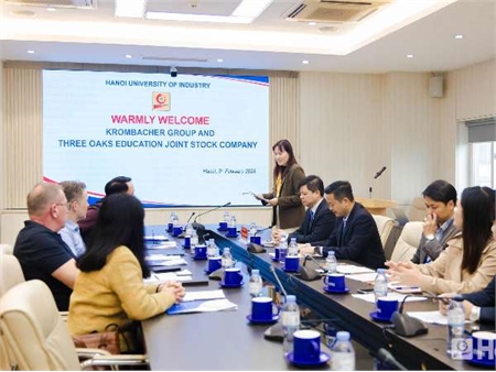 Tập đoàn Krombacher và Công ty CP Giáo dục Ba Cây Sồi đến thăm và làm việc tại HaUI