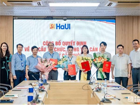 Công bố quyết định về cơ cấu tổ chức, công tác cán bộ quản lý cấp phòng của Ban Hợp tác đối ngoại