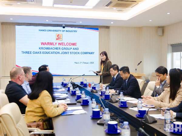 Tập đoàn Krombacher và Công ty CP Giáo dục Ba Cây Sồi đến thăm và làm việc tại HaUI
